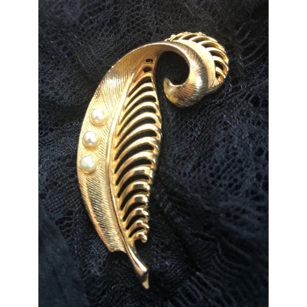Vintage Gold tone Feather Brooch/Pin with Faux Pearls MCM 1960